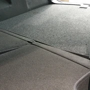 Dacia Duster III Hybrid Ladeboden