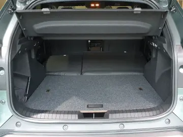 Dacia Duster III Hybrid Ladeboden