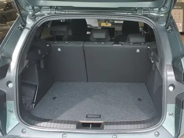 Dacia Duster III  Ladeboden