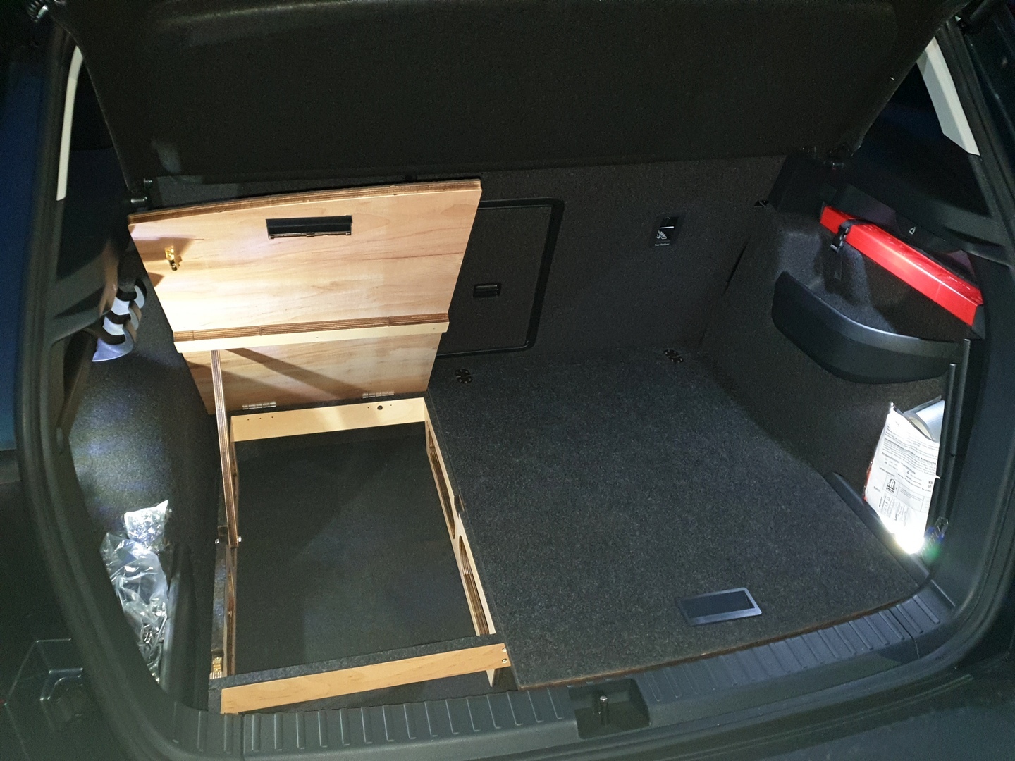 Cupra Ateca Ladeboden - Hundebox Version