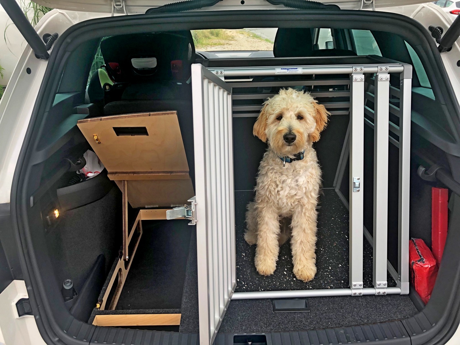 Cupra Ateca Ladeboden - Hundebox Version