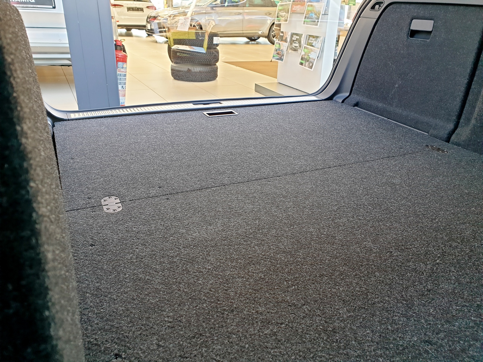 Skoda Superb IV Ladeboden