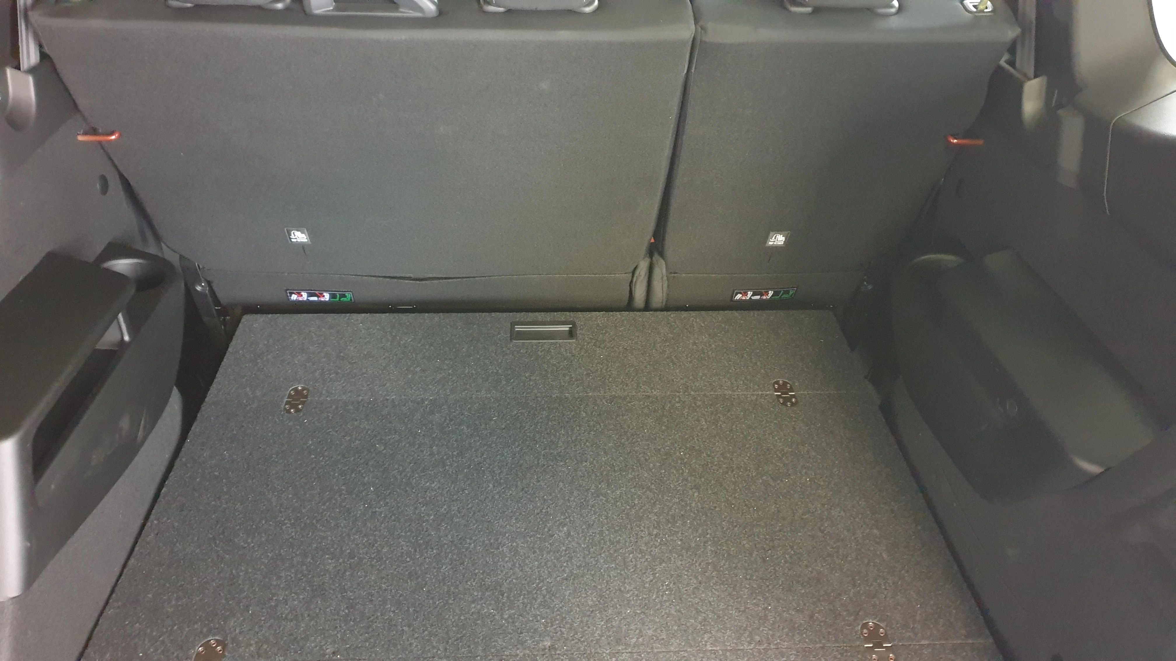 Dacia Jogger (5-Sitzer) Ladeboden