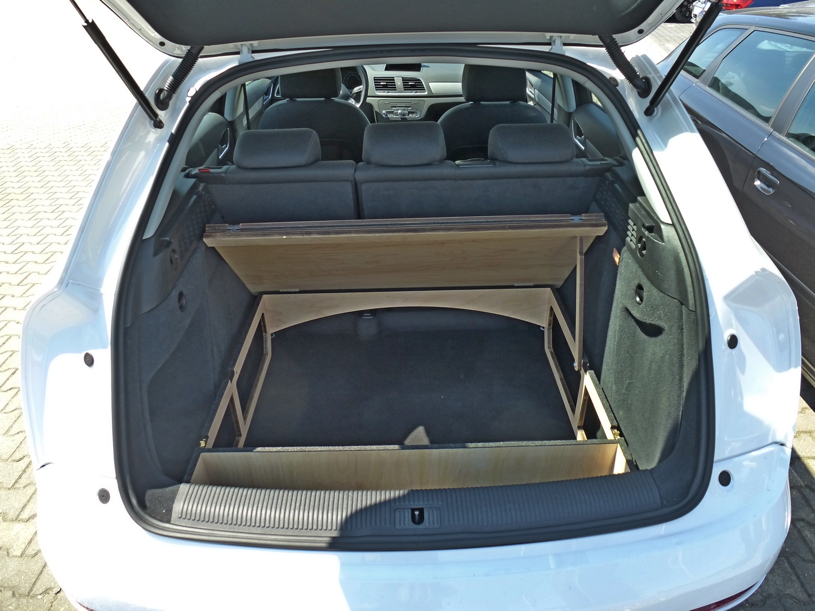 Audi Q3 Ladeboden - Hohe Version