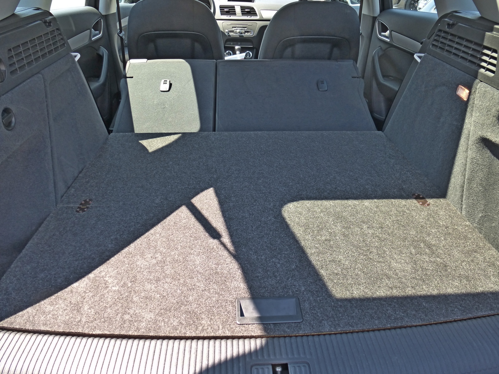 Audi Q3 Ladeboden - Hohe Version