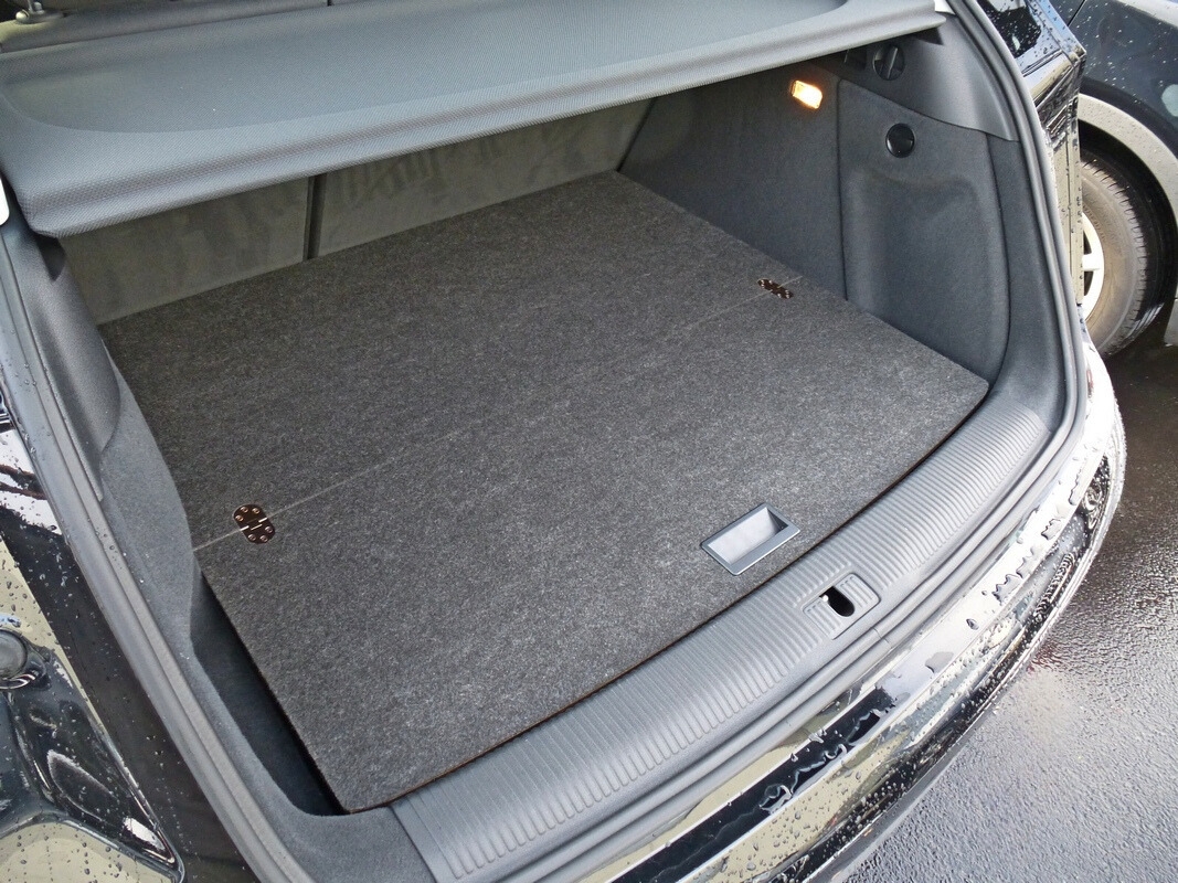 Audi Q3 Ladeboden