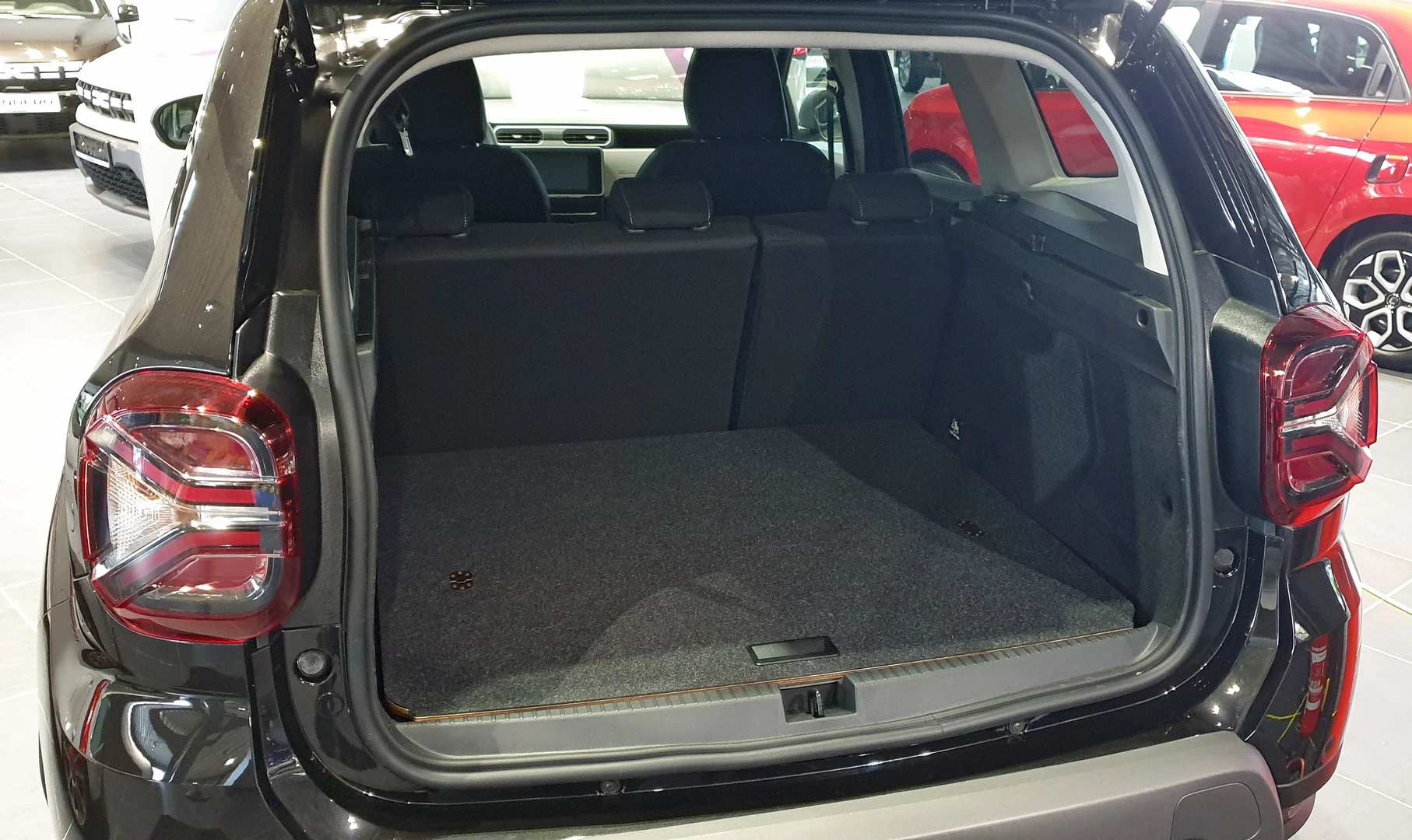 Dacia Duster II Ladeboden