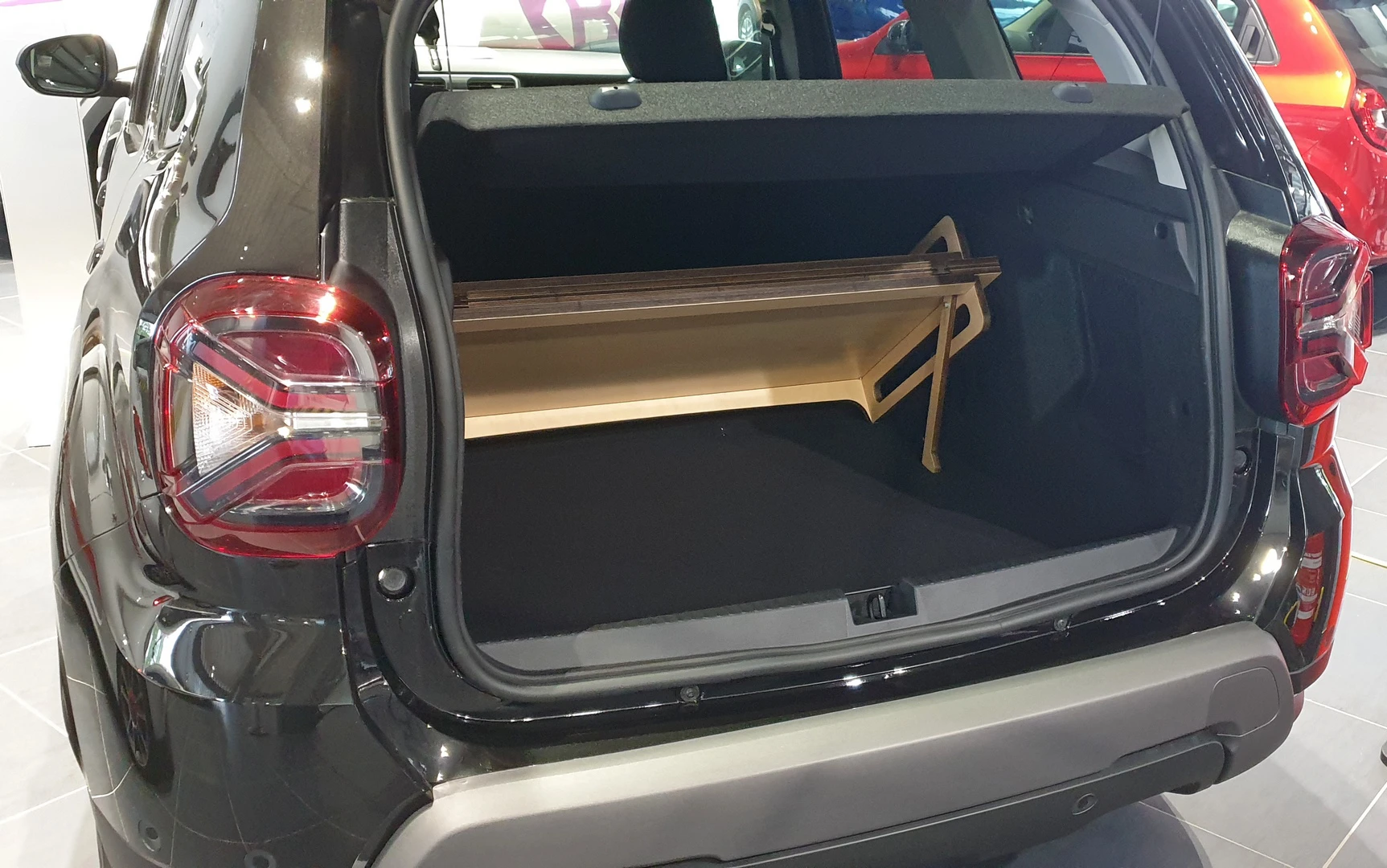 Dacia Duster II Ladeboden