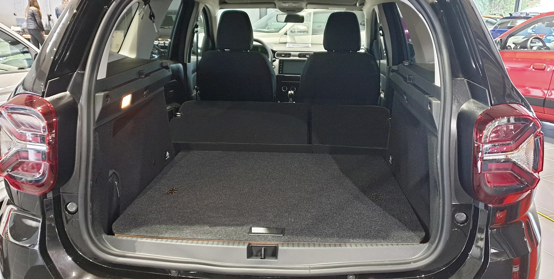 Dacia Duster II Ladeboden