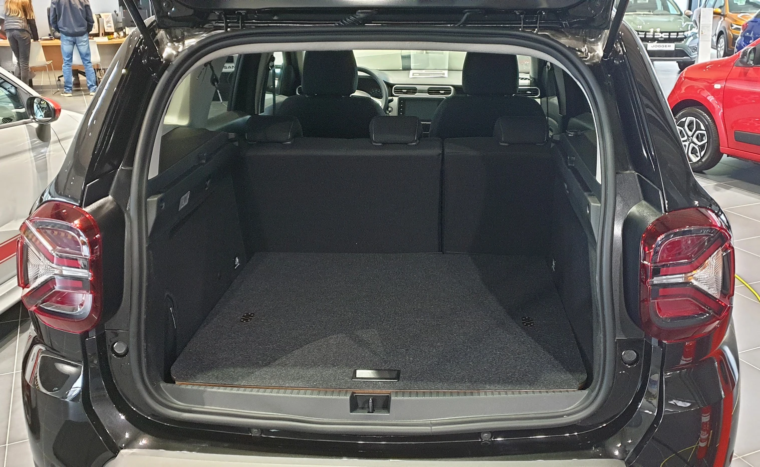 Dacia Duster II Ladeboden