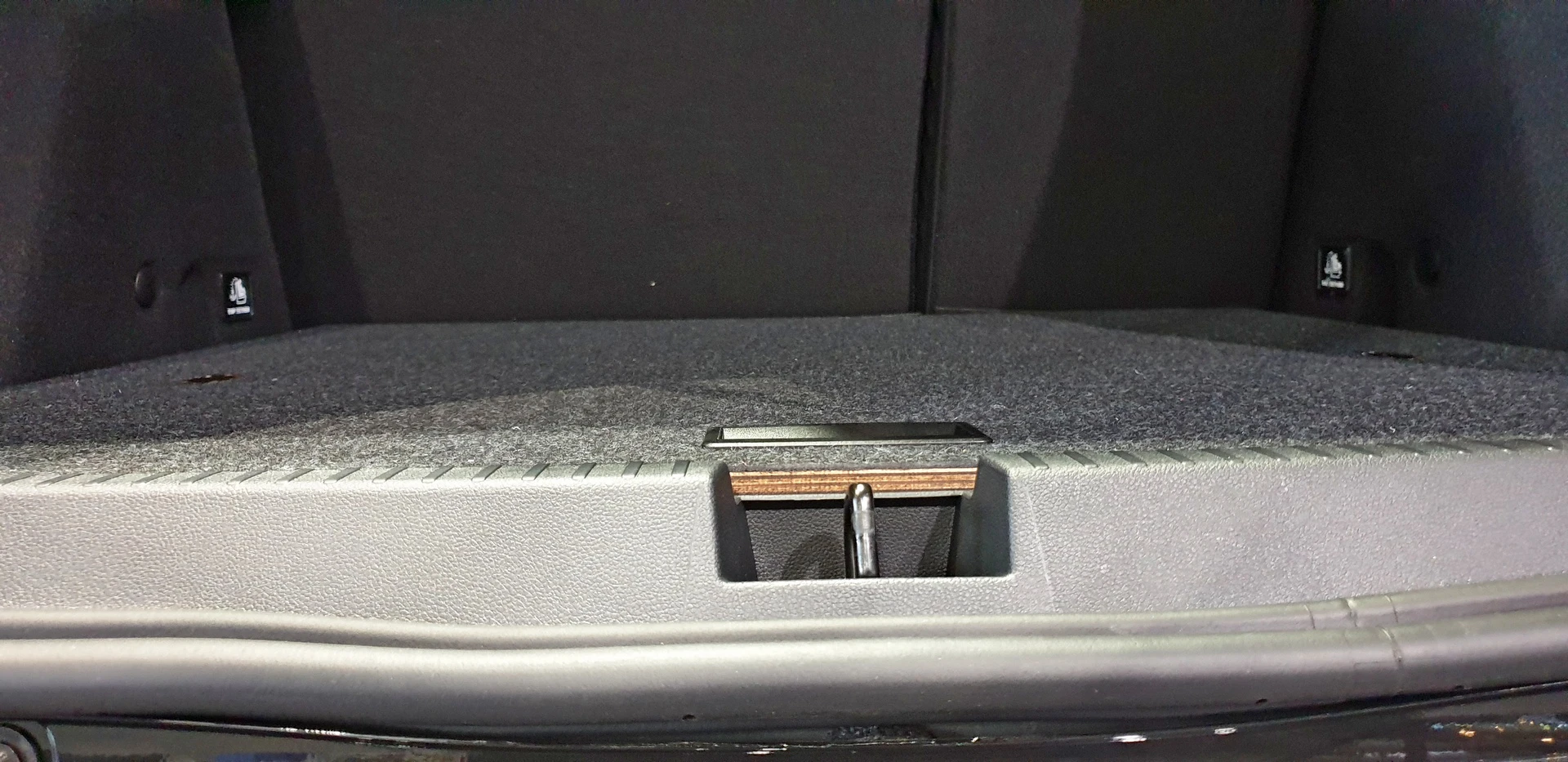 Dacia Duster II Ladeboden