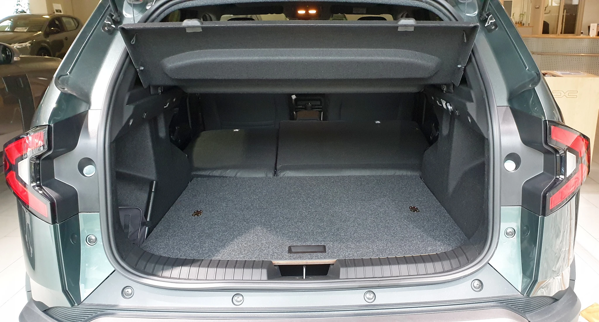 Dacia Duster III Hybrid Ladeboden