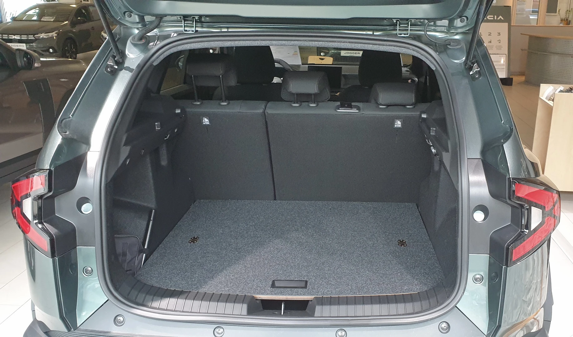 Dacia Duster III  Ladeboden