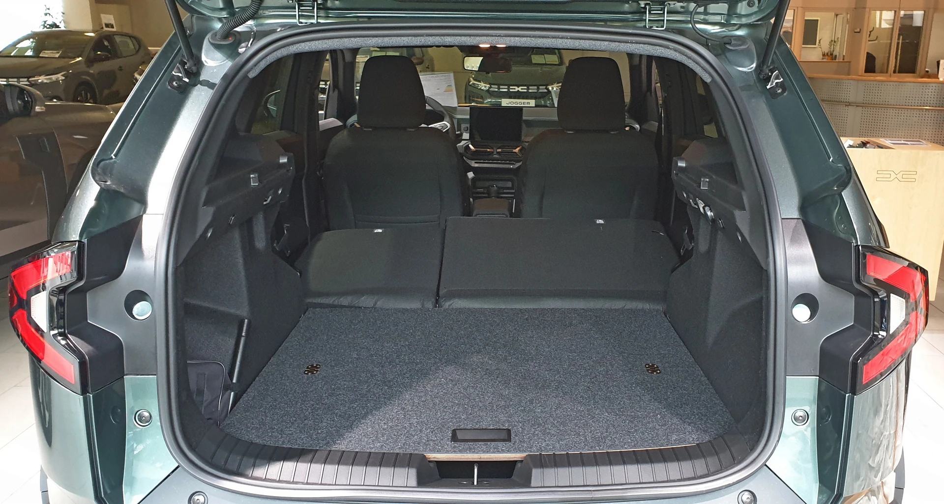 Dacia Duster III  Ladeboden