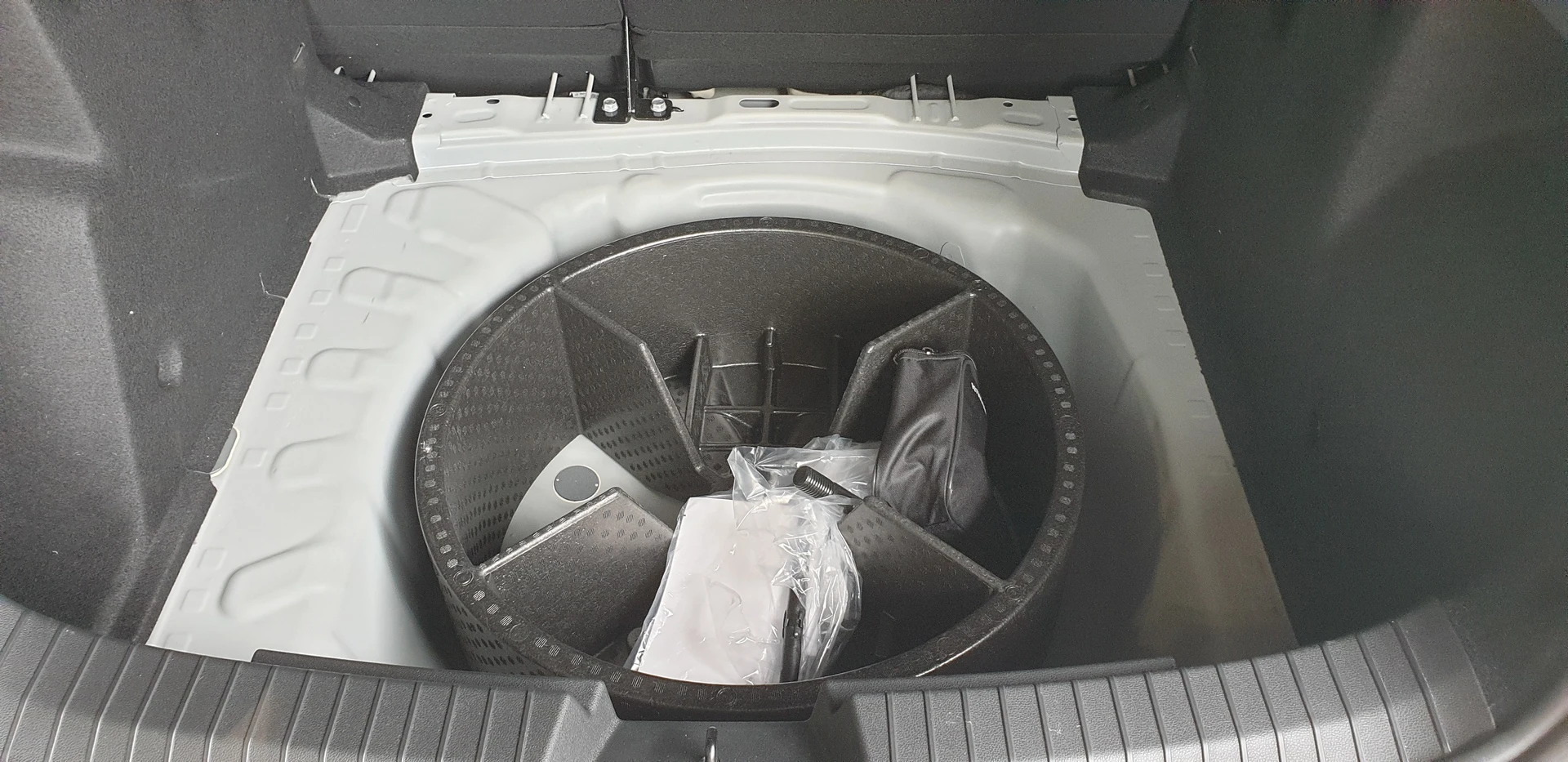 Dacia Duster III  Ladeboden