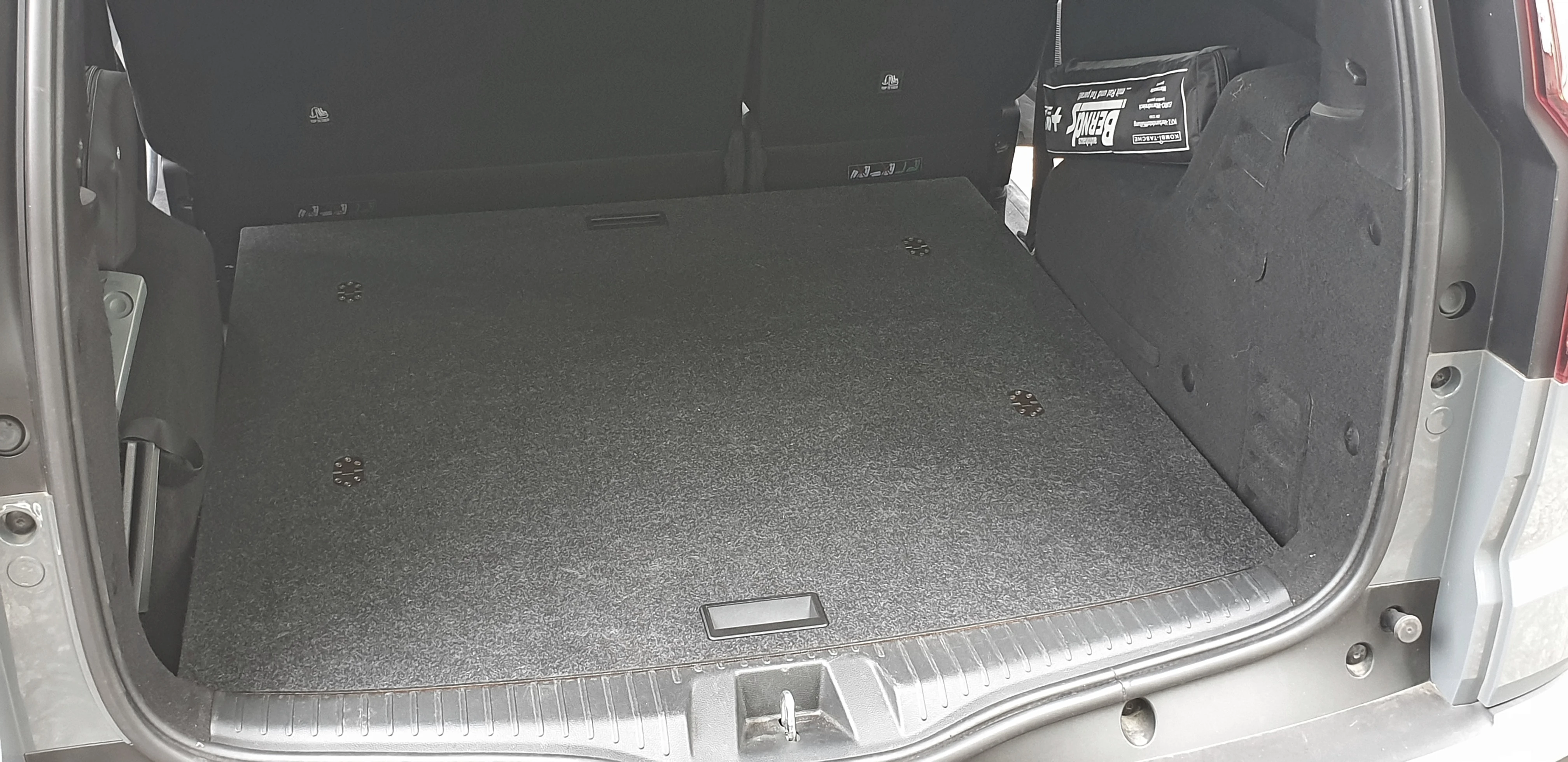 Dacia Jogger (5-Sitzer) Ladeboden