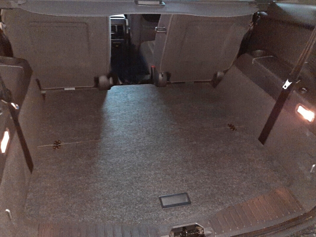 Ford Grand C-Max Ladeboden