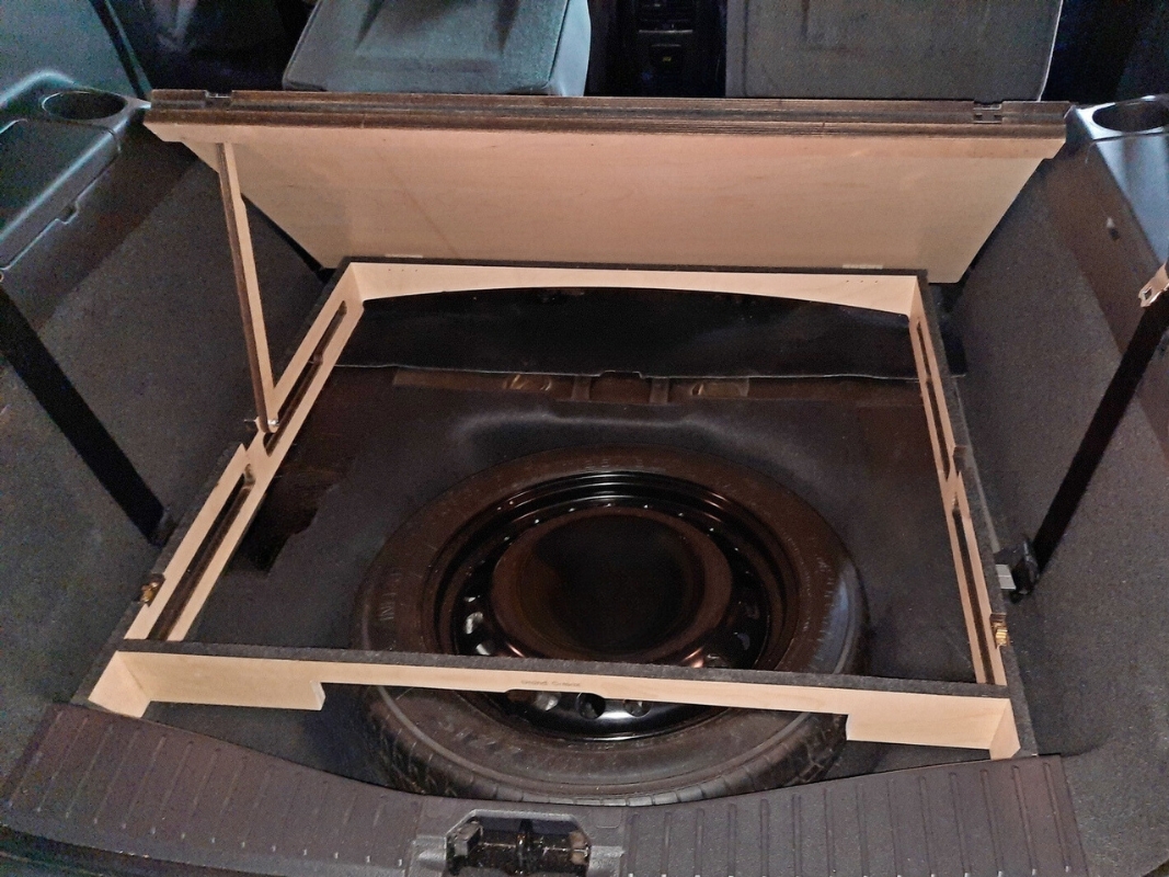 Ford Grand C-Max Ladeboden