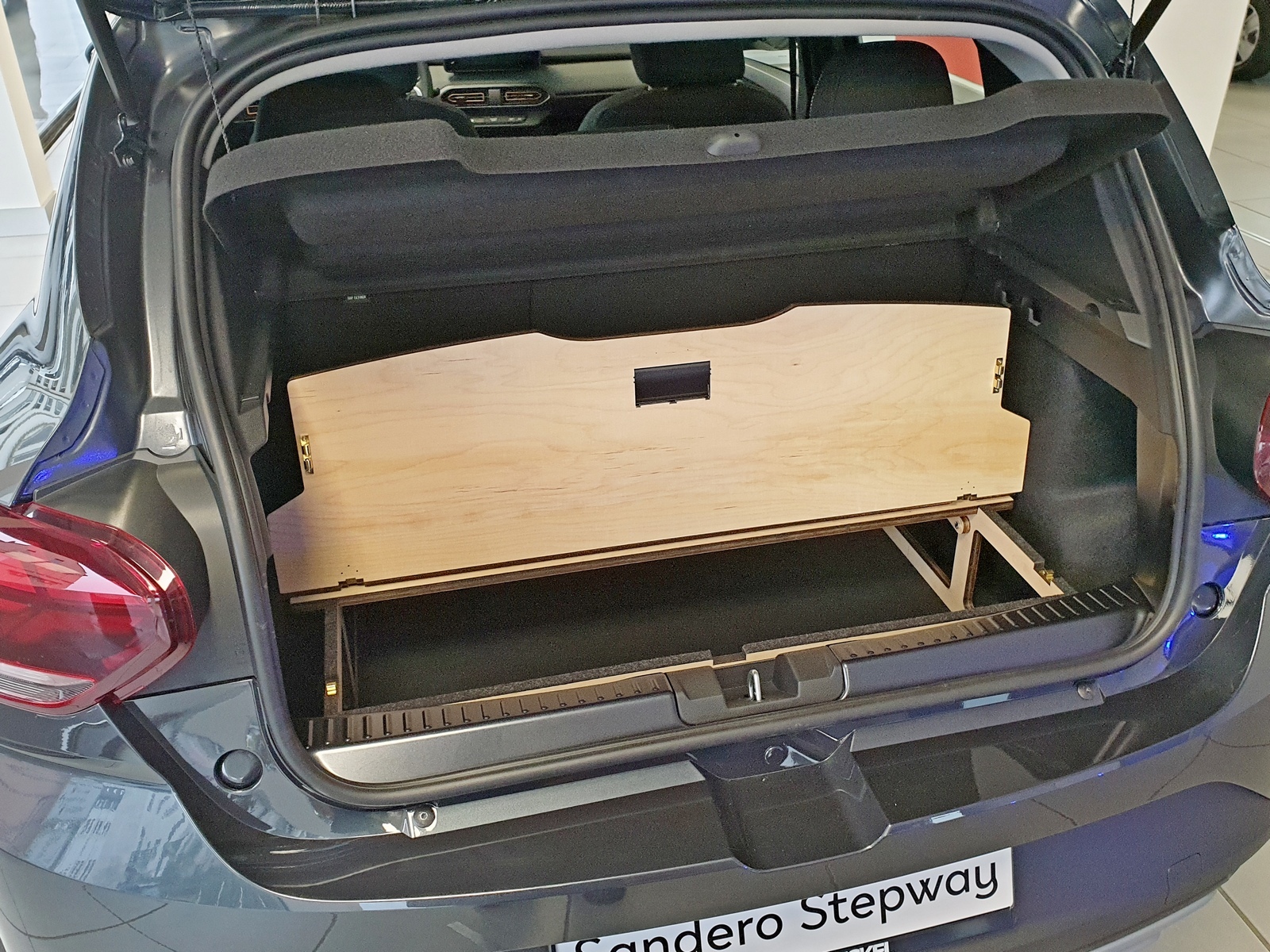 Dacia Sandero Ladeboden - Standard Version