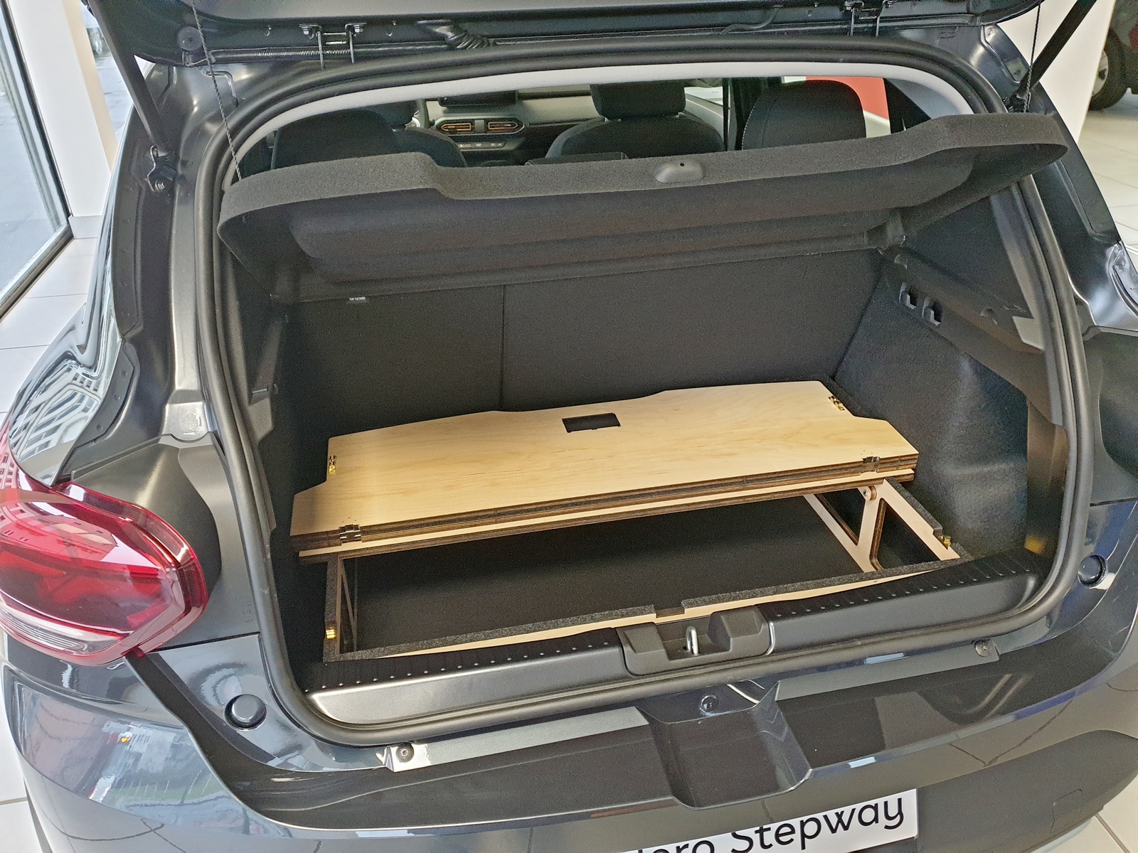 Dacia Sandero Ladeboden - Standard Version