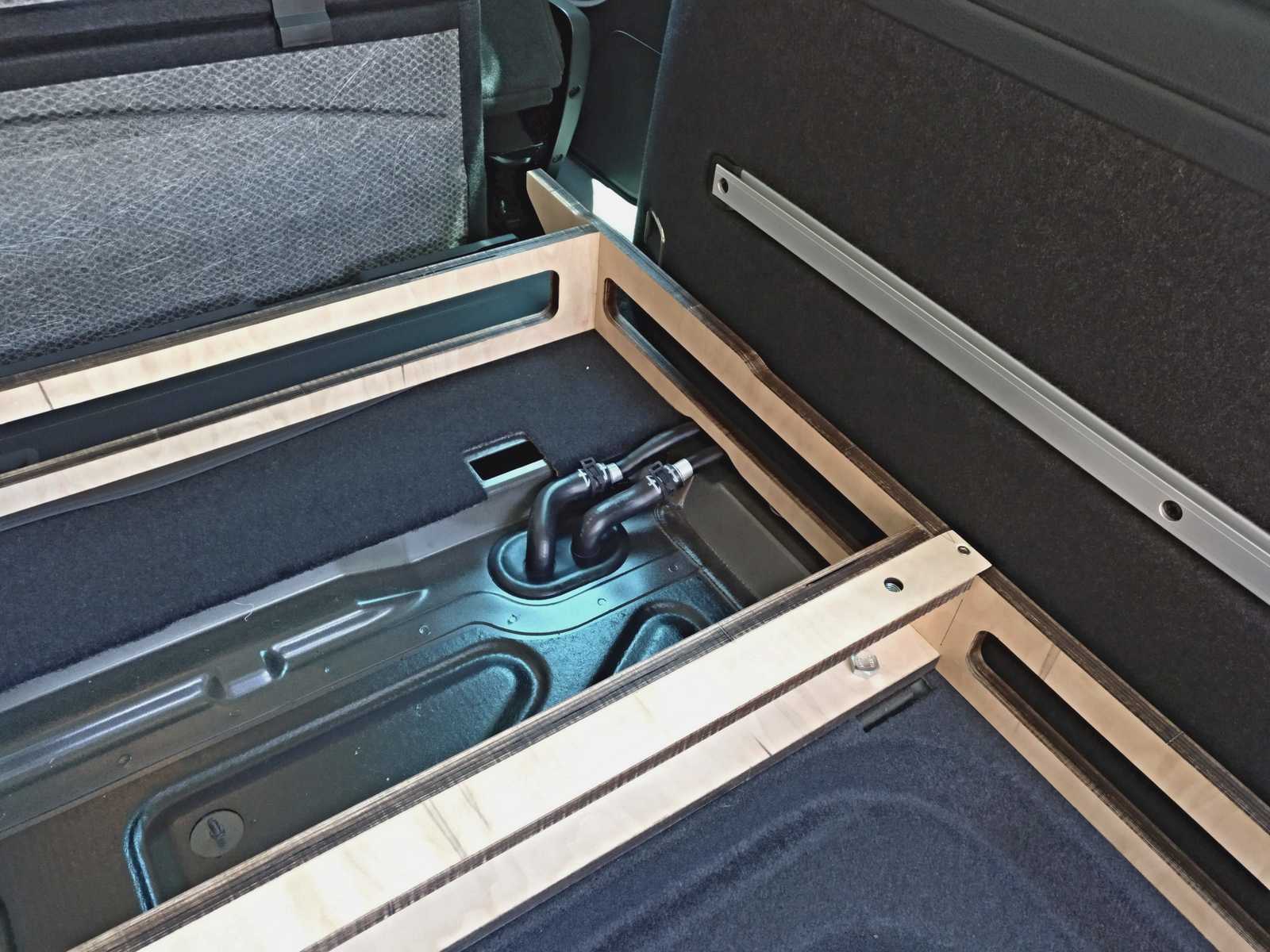 Seat Alhambra Ladebodengestell