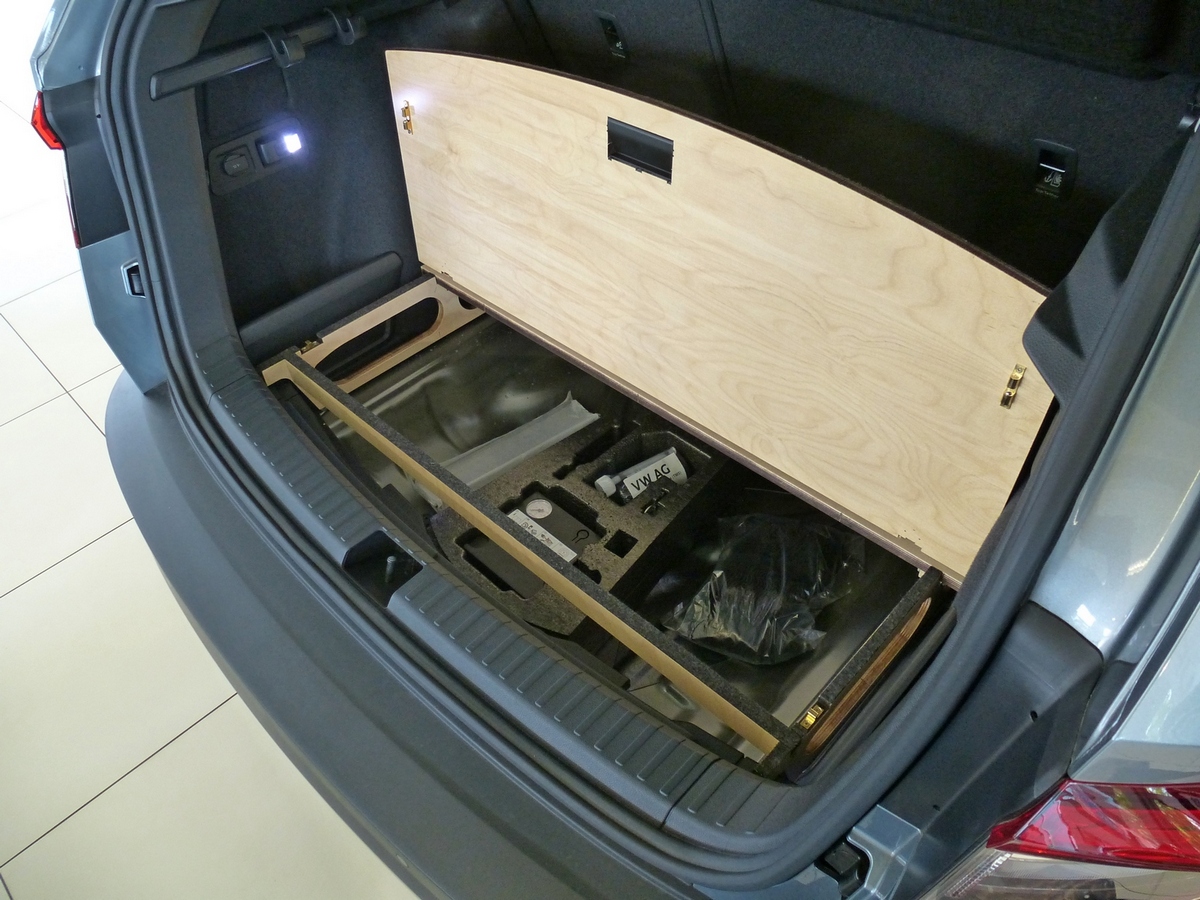Skoda Karoq Ladeboden - Standard Version