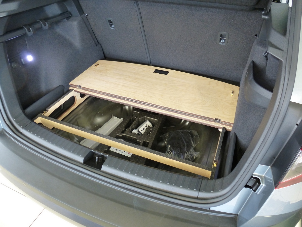 Skoda Karoq Ladeboden - Standard Version