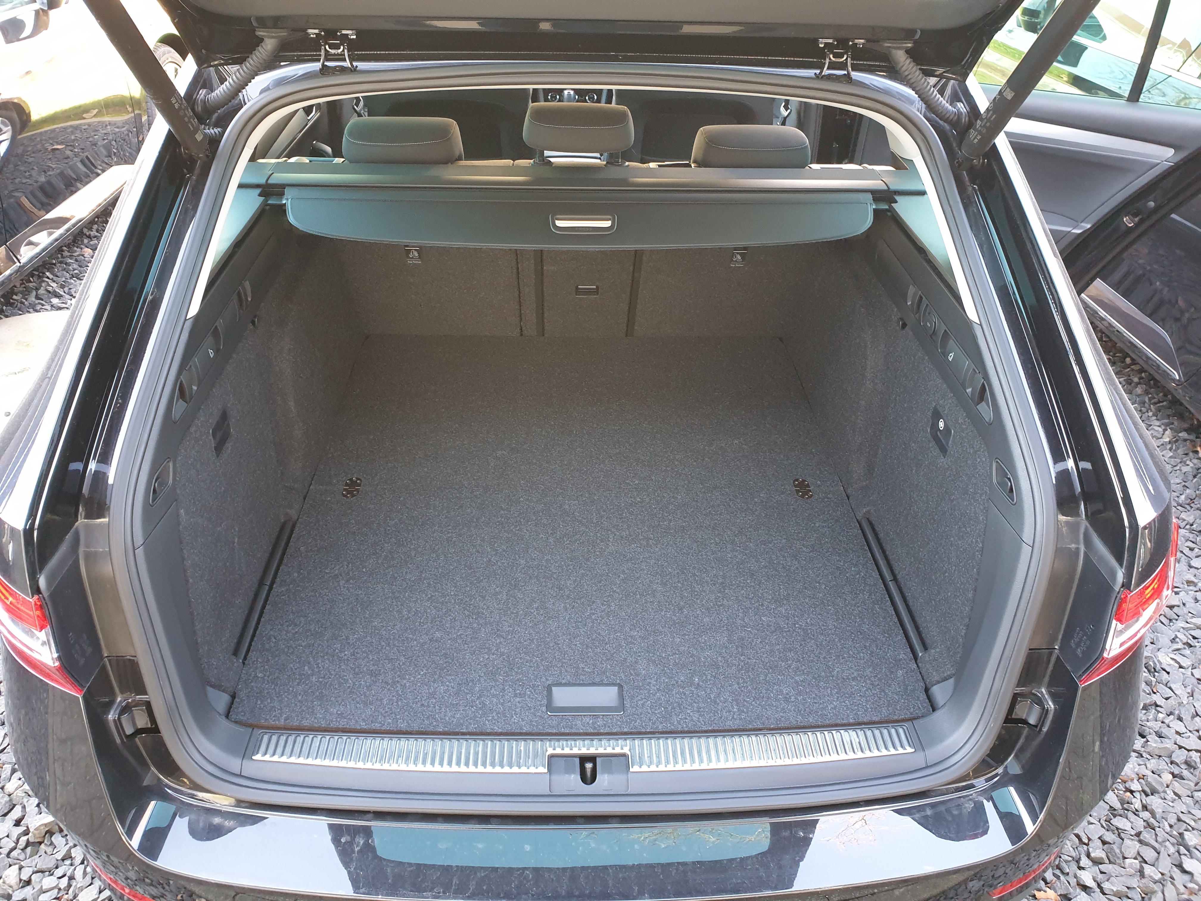 Skoda Superb III Ladeboden