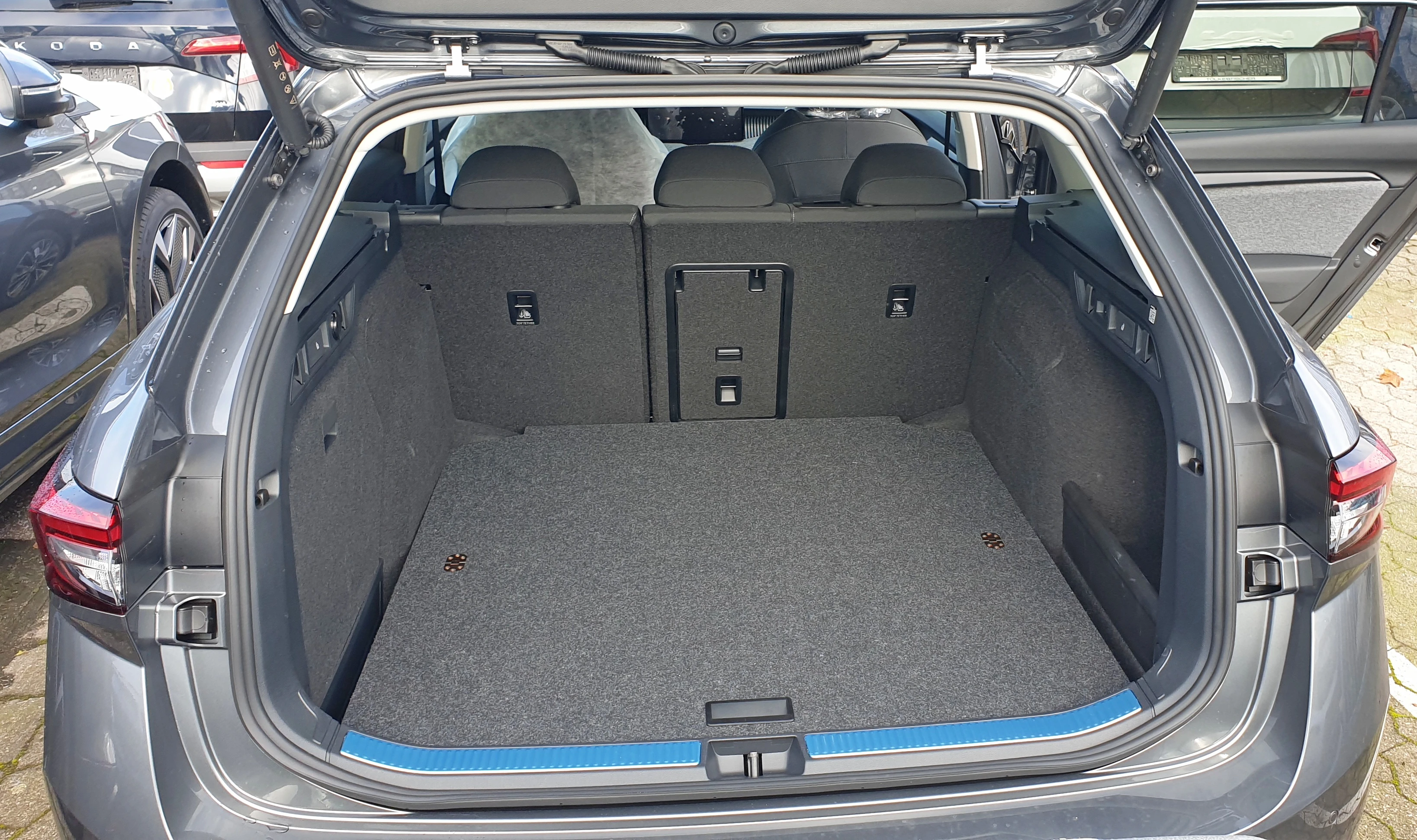 Skoda Superb IV Ladeboden