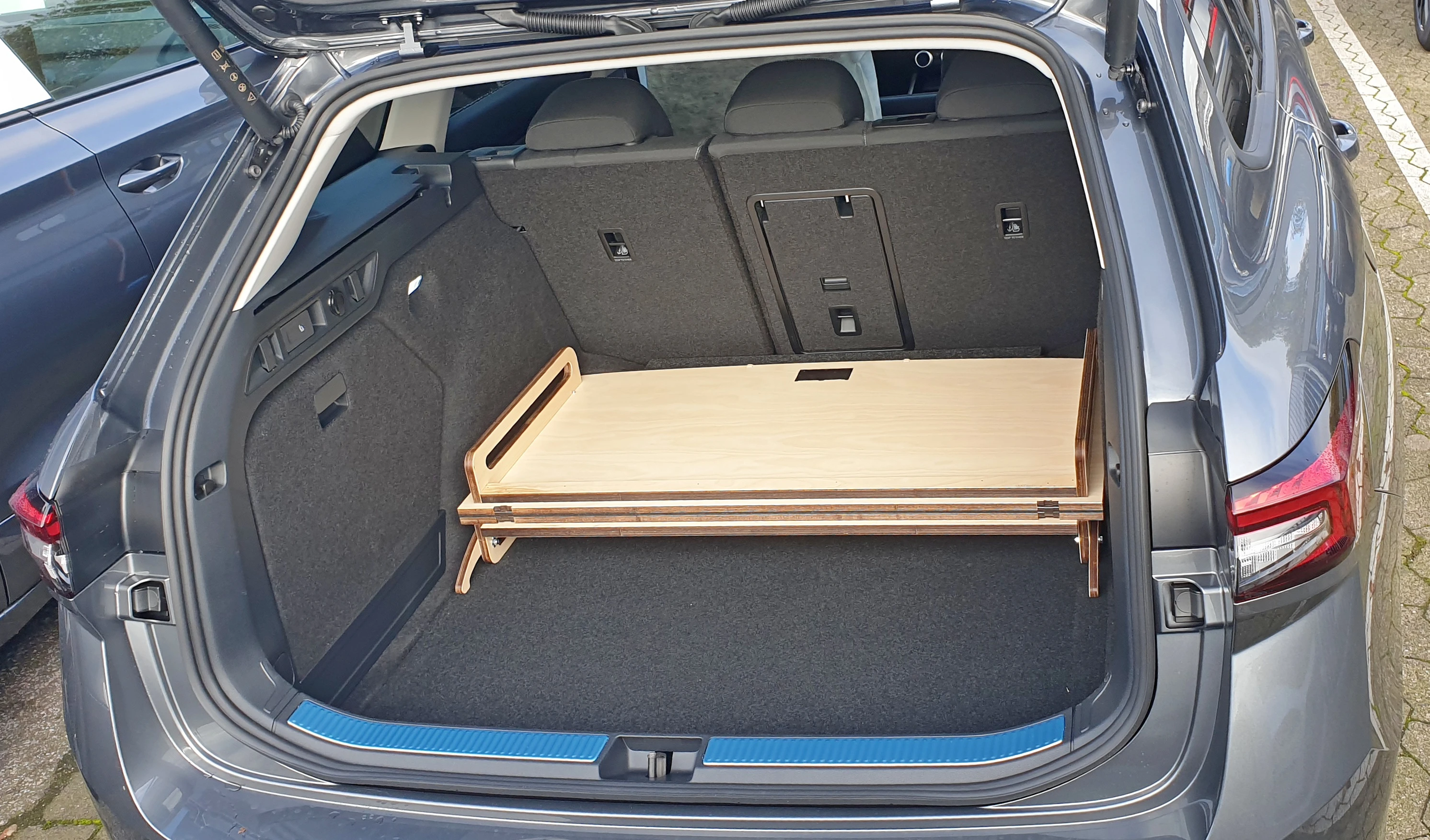 Skoda Superb IV Ladeboden