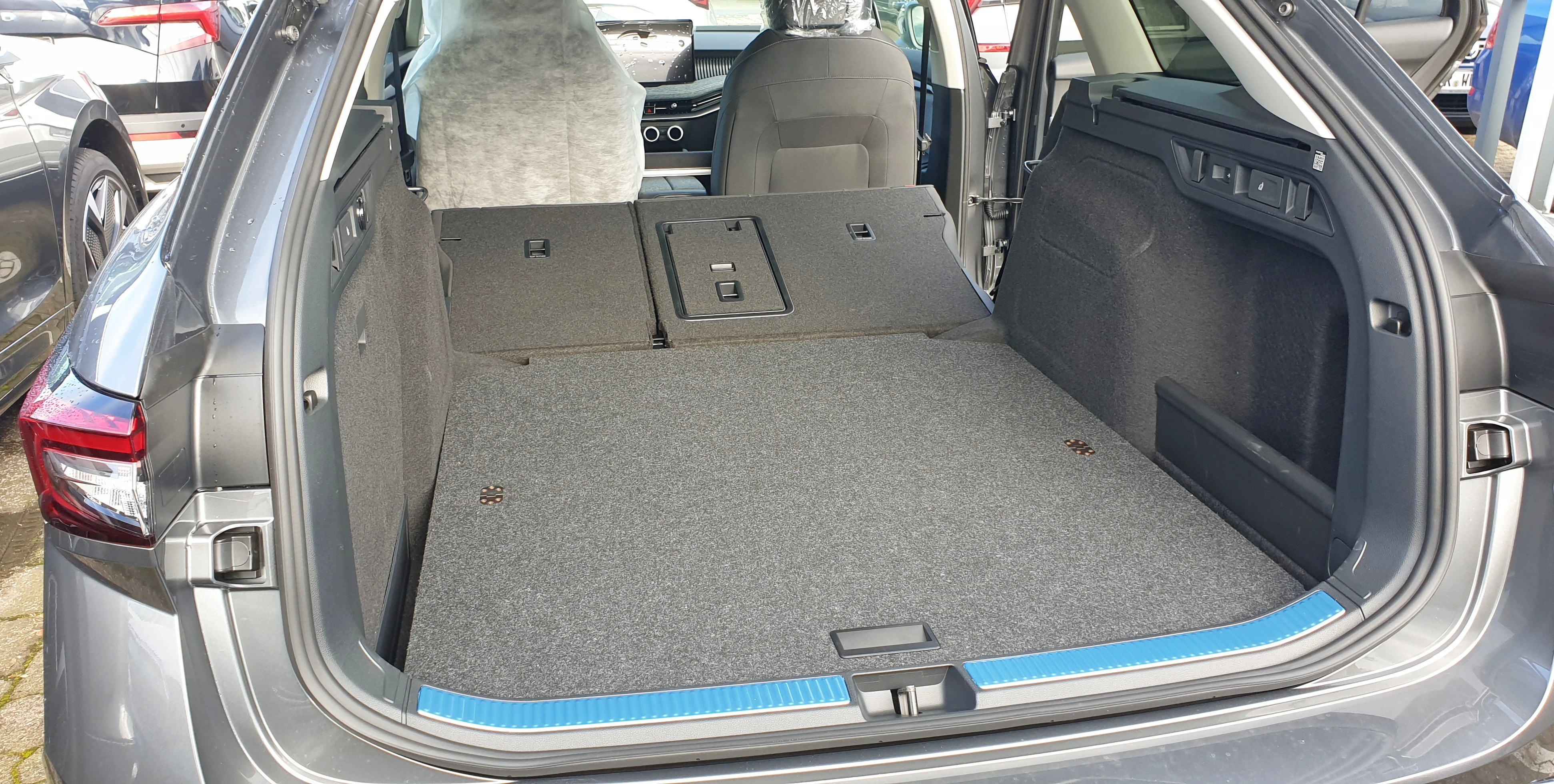 Skoda Superb IV Ladeboden