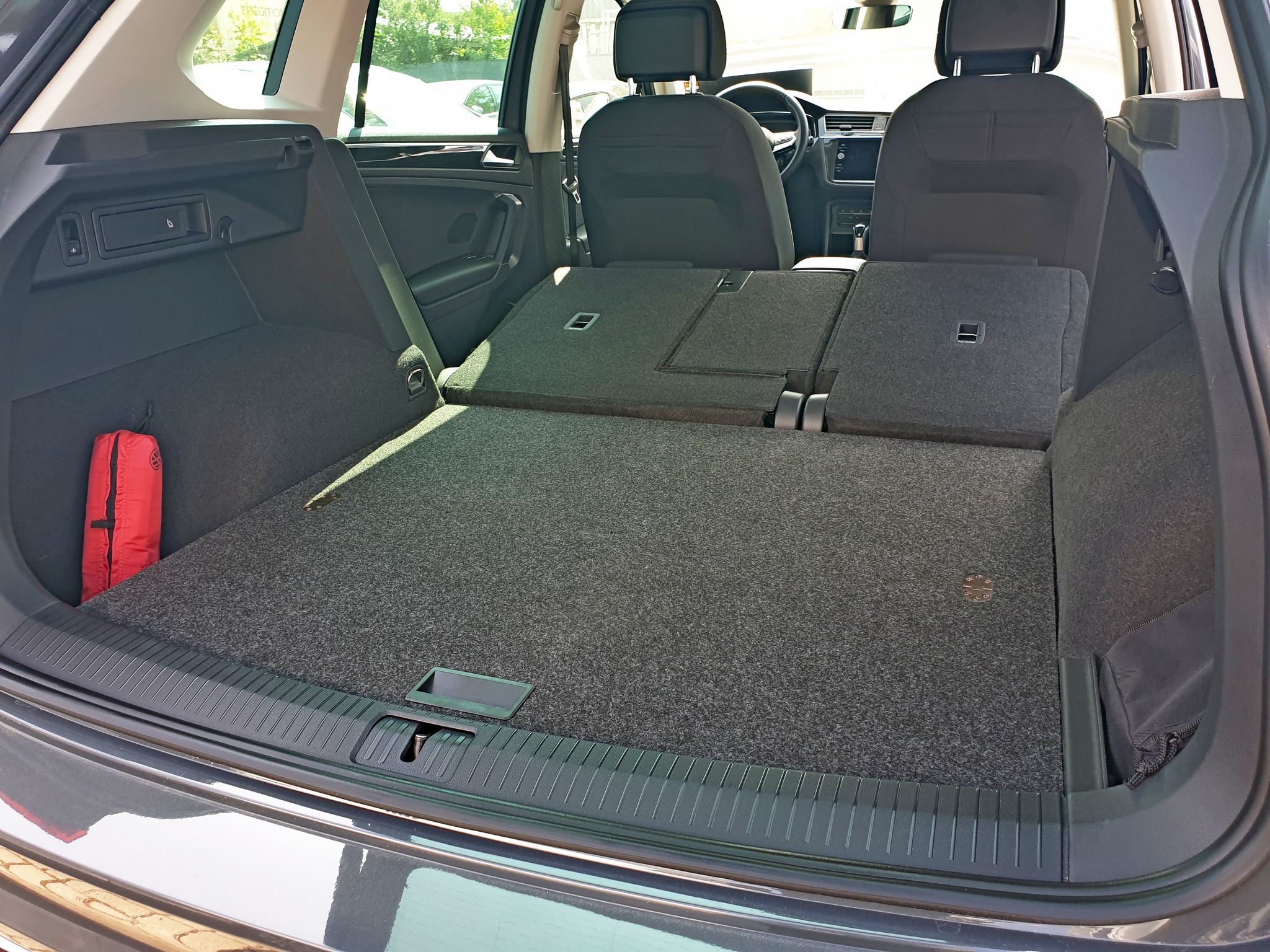 VW Tiguan II Standard-Ladeboden