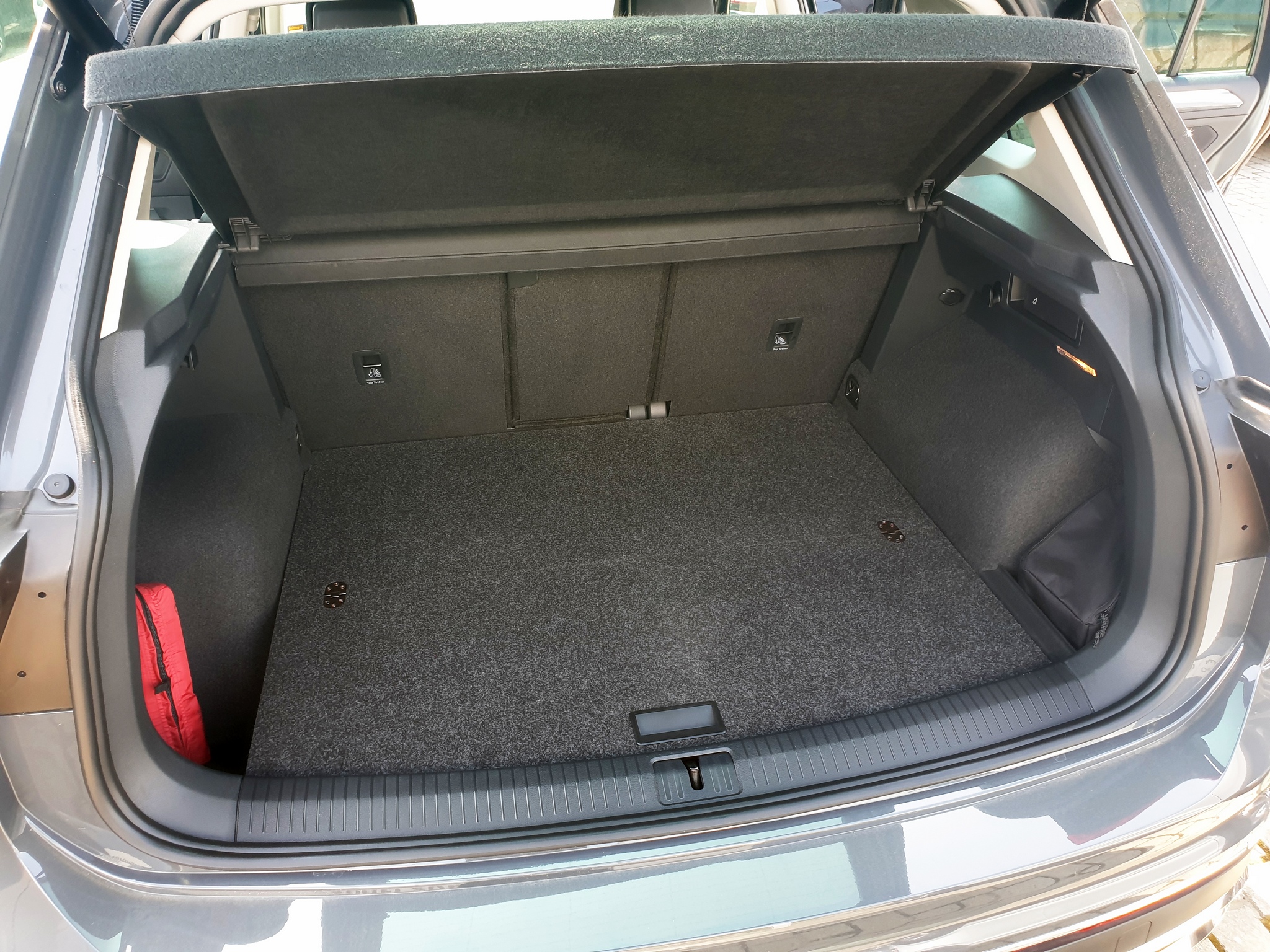 VW Tiguan II Standard-Ladeboden