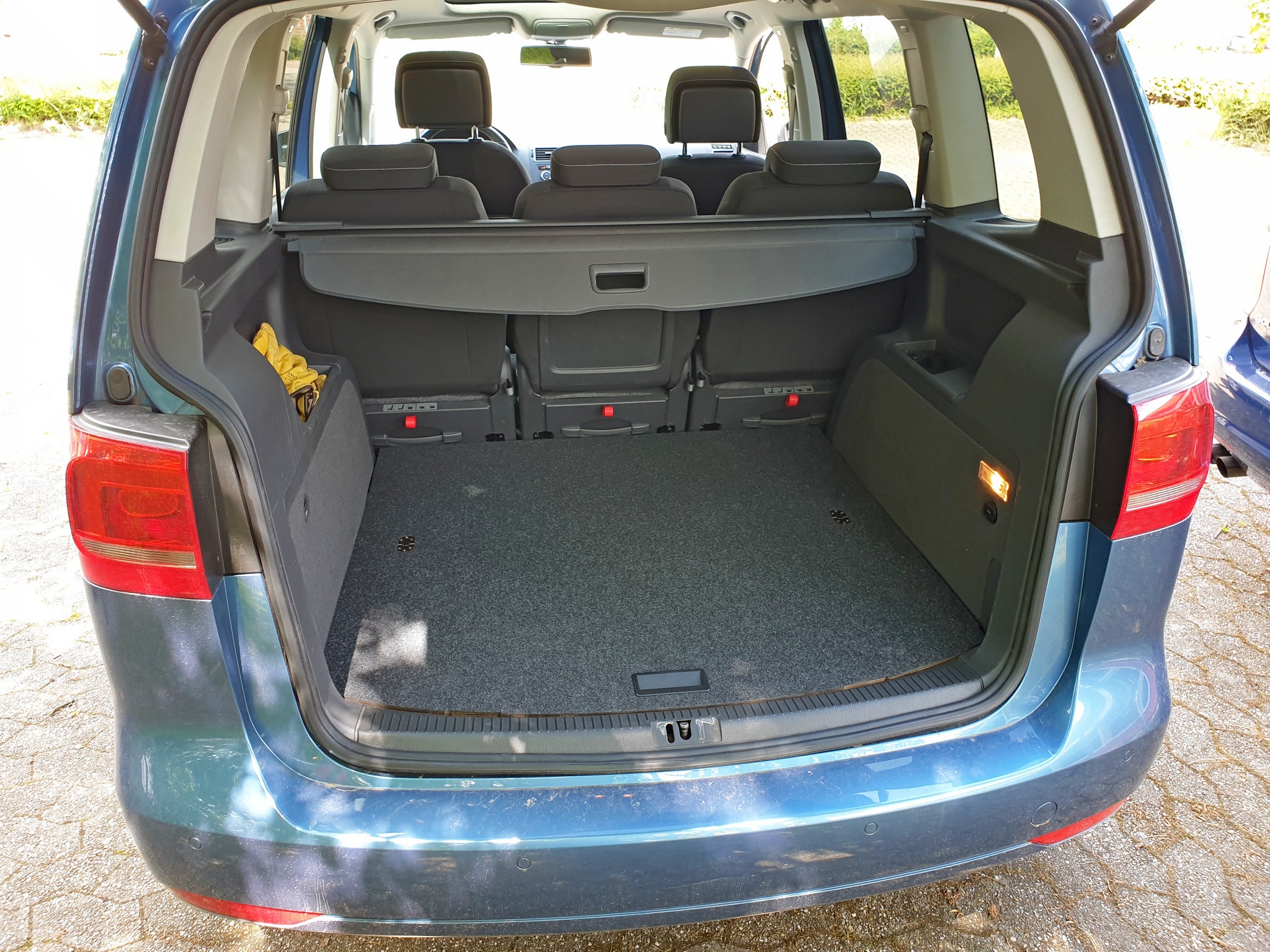 VW Touran II Ladeboden