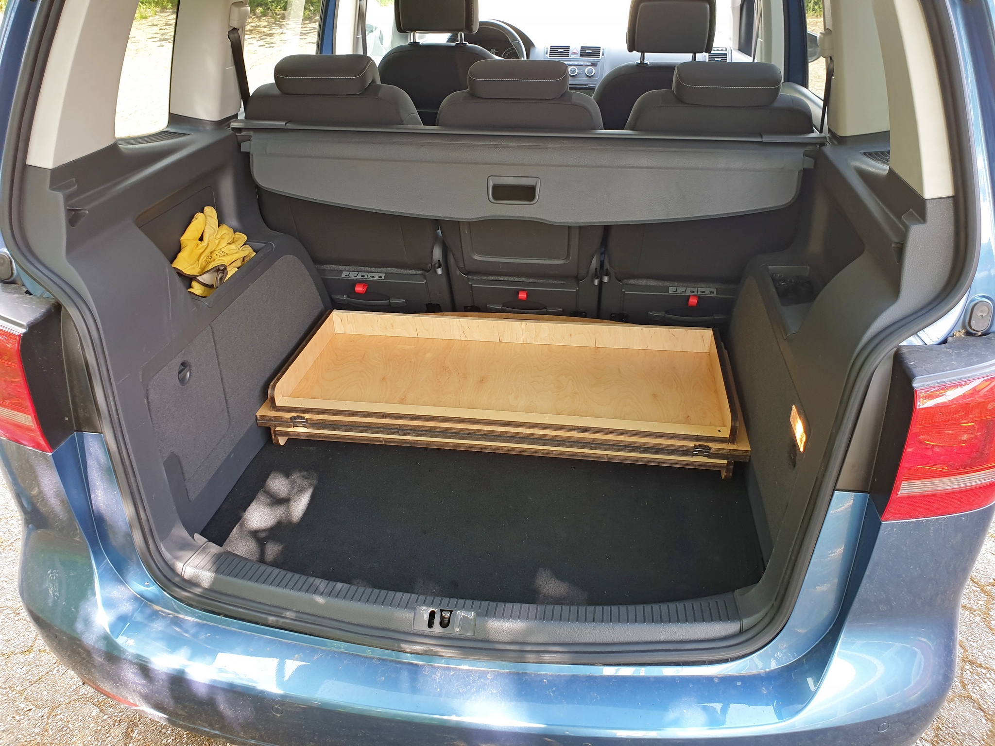 VW Touran II Ladeboden