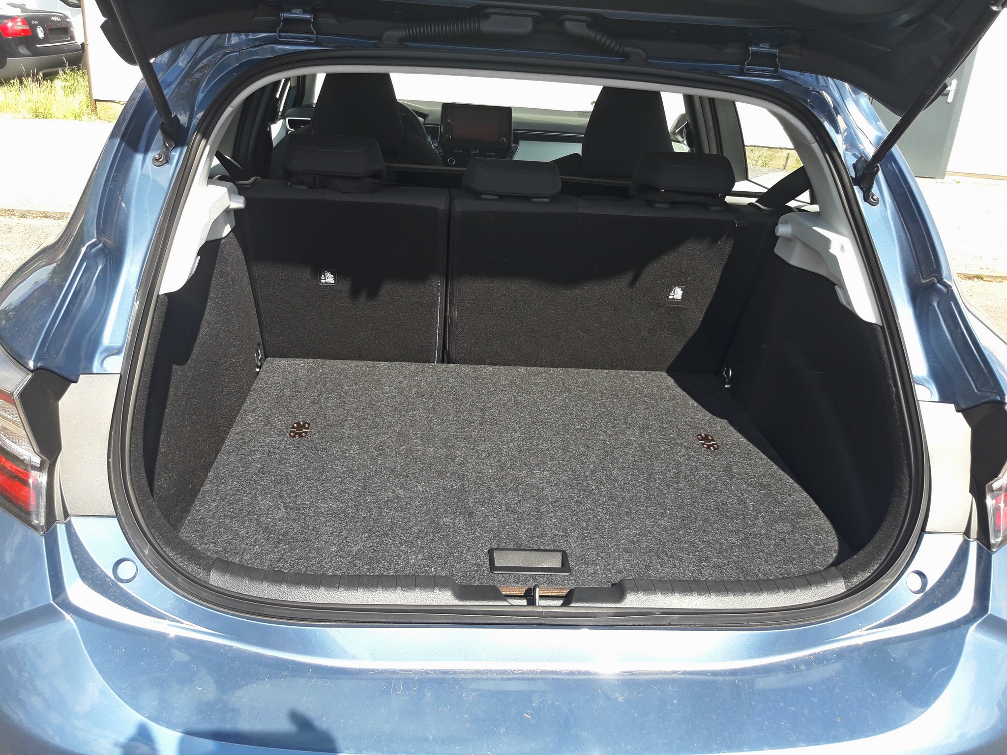 Toyota Corolla Ladeboden