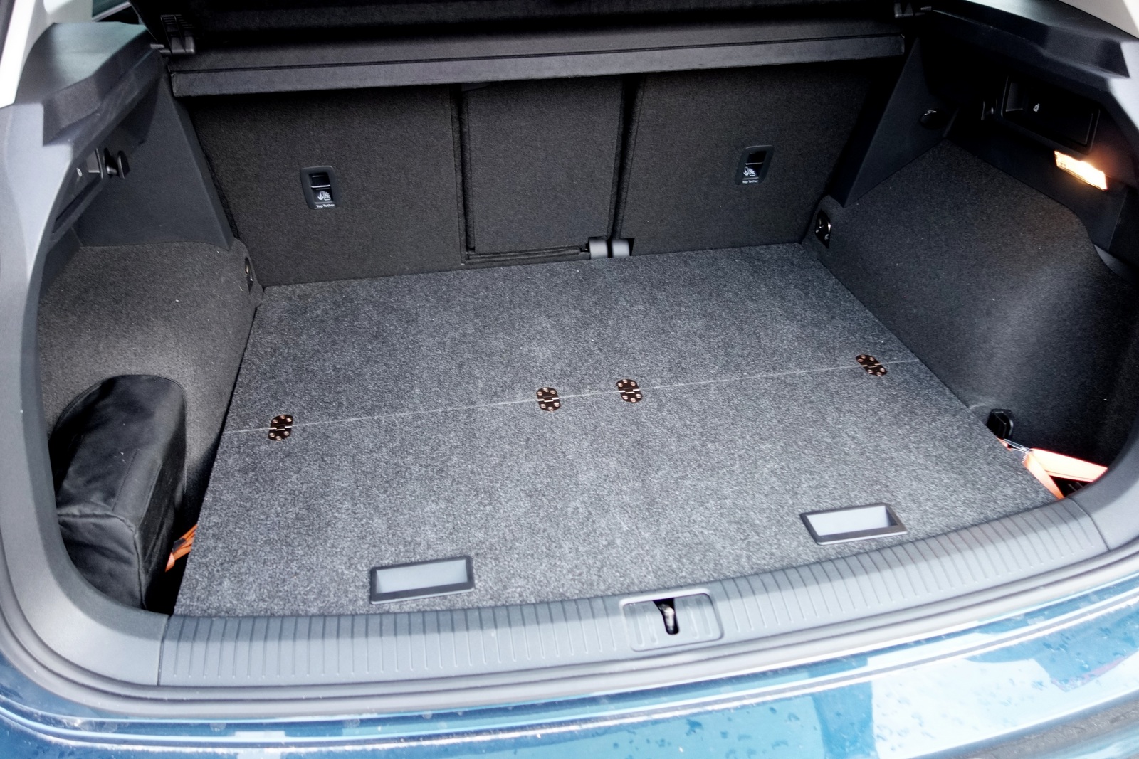 VW Tiguan II Standard-Ladeboden